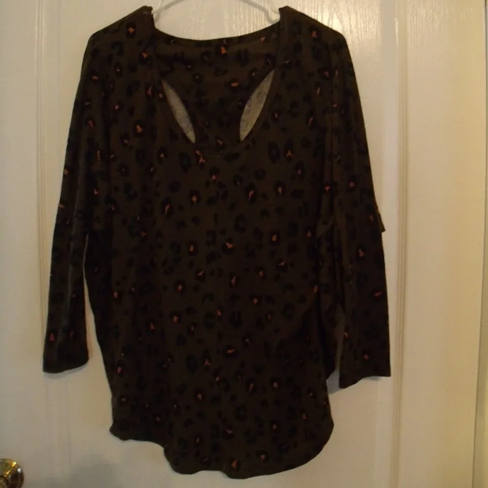 Sweater - Picture 1 of 2
